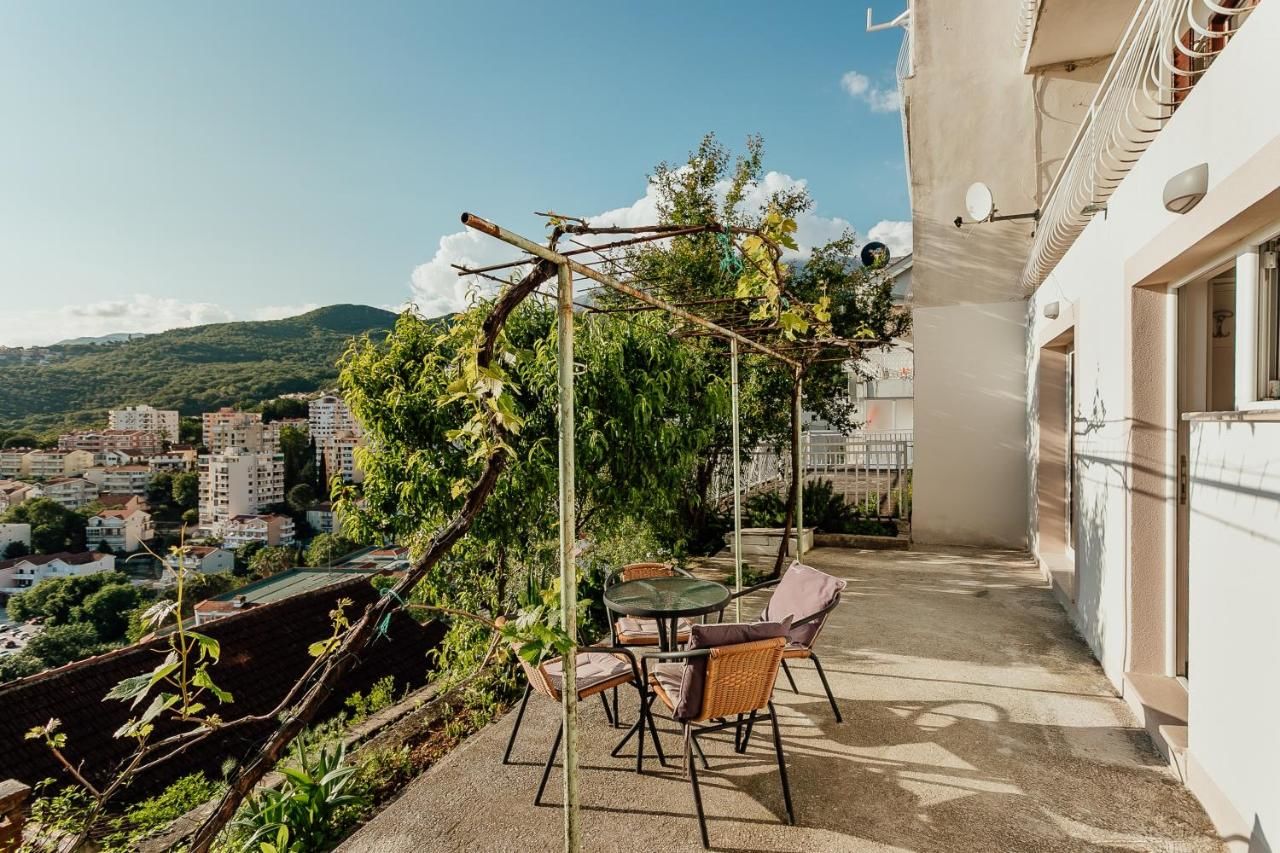 Апартаменты Apartmani Lovor Херцег-Нови-40