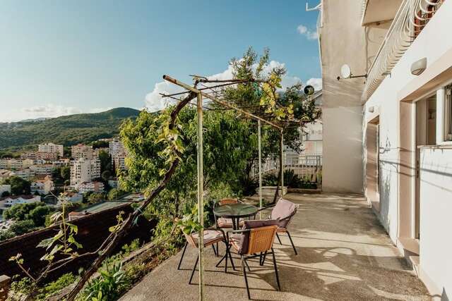 Апартаменты Apartmani Lovor Херцег-Нови-39